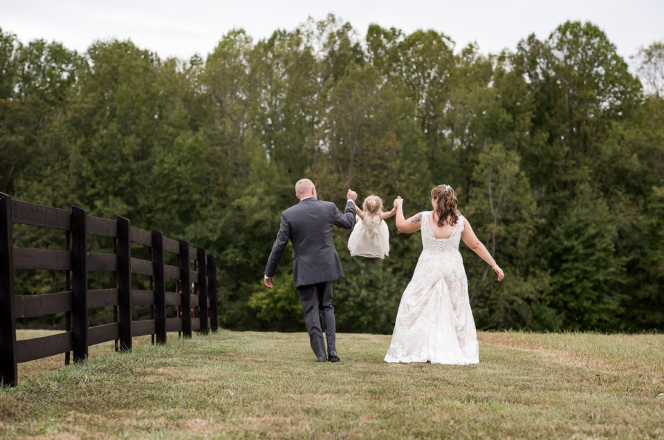 Chelsy + Bryan – A rustic autumn wedding at Bandit’s Ridge in Louisa, VA